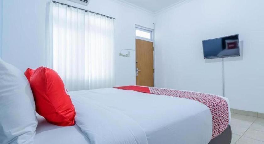 Hotel Oyo 1755 De'balcon Near Ngurah Rai Airport 2*