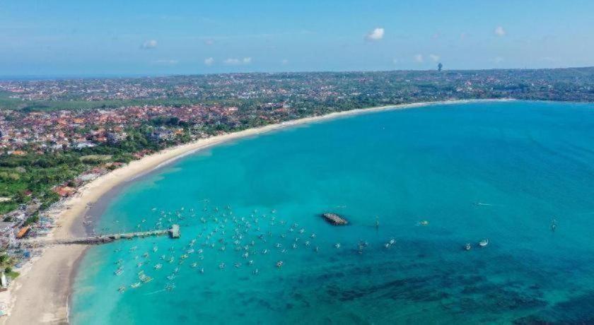 Hotel Oyo 1755 De'balcon Near Ngurah Rai Airport 2*