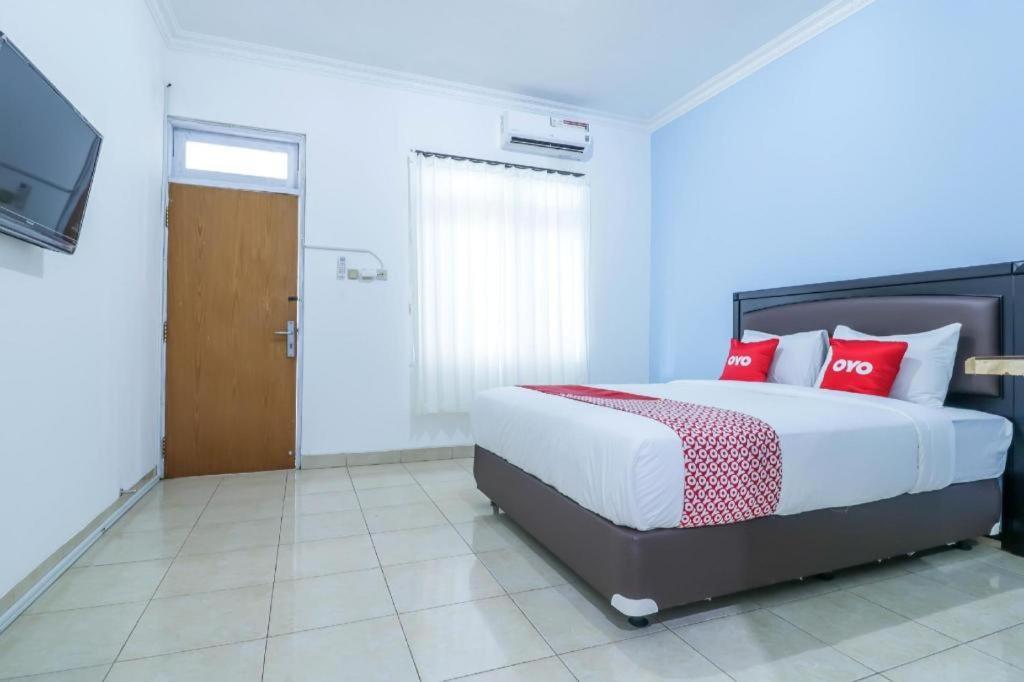 Hotel Oyo 1755 De'balcon Near Ngurah Rai Airport 2*